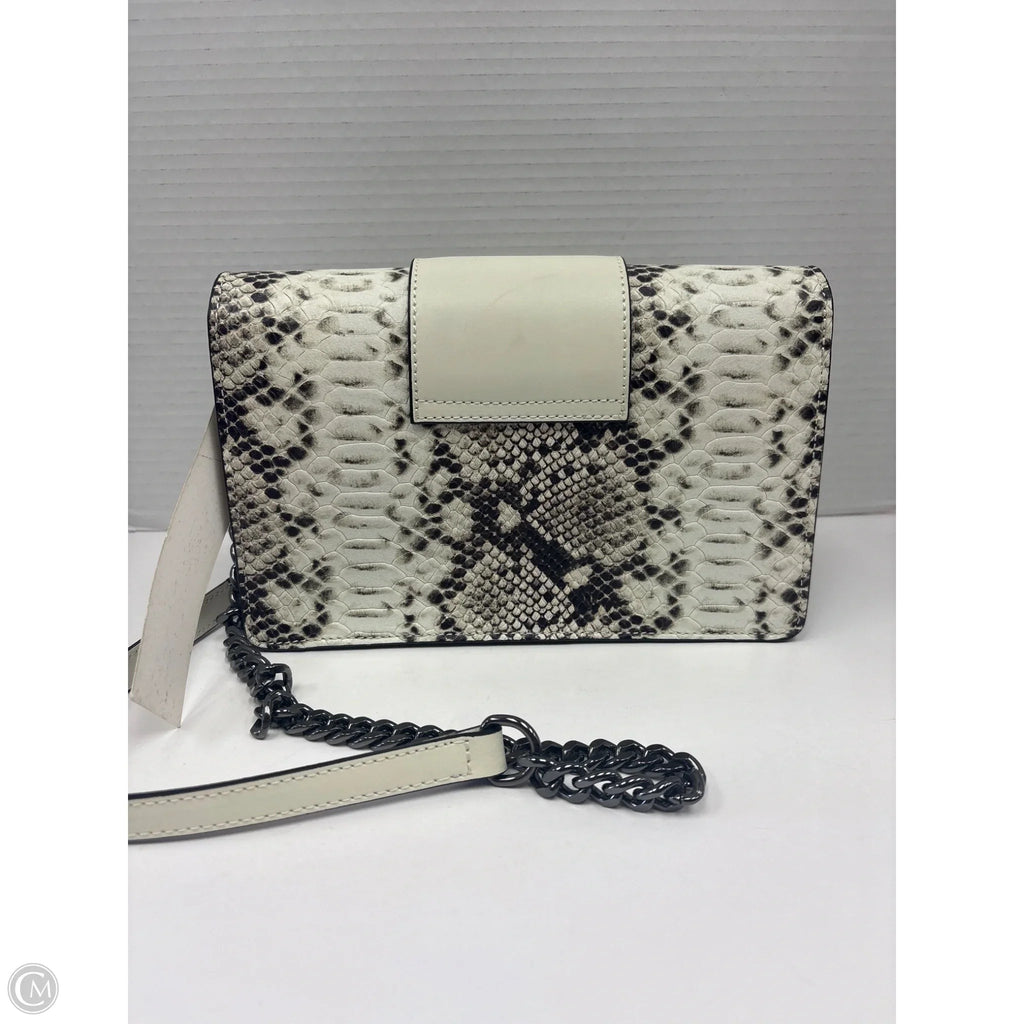 Crossbody By Clothes Mentor, Size: Medium