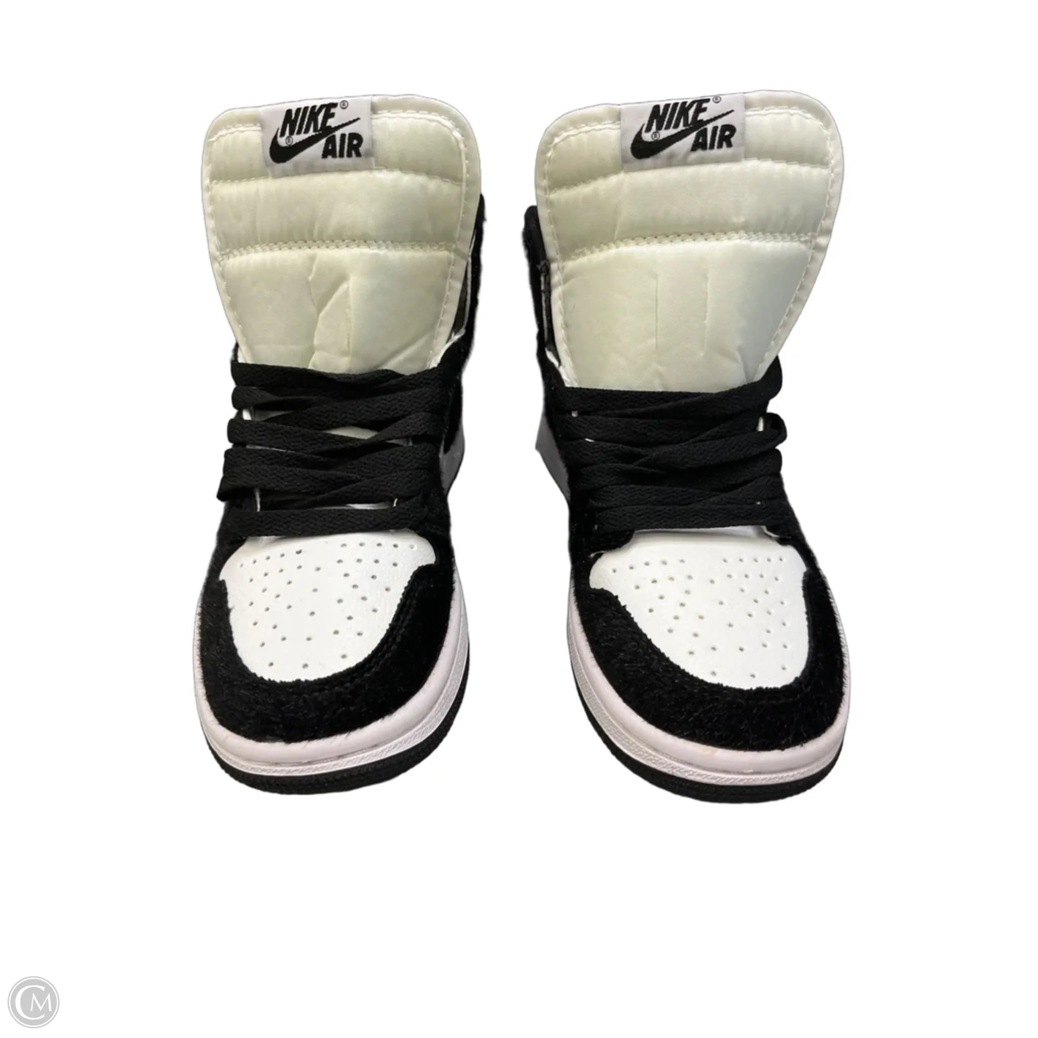 Shoes Sneakers By Nike In Black & White, Size: 5.5