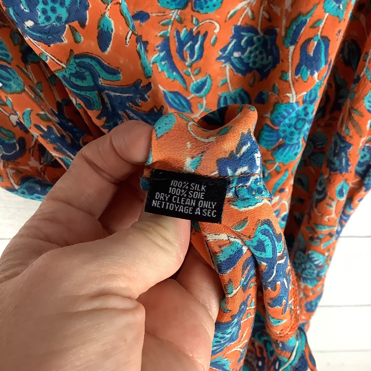 Top Sleeveless By Tolani In Blue & Orange, Size: L 100% Silk
