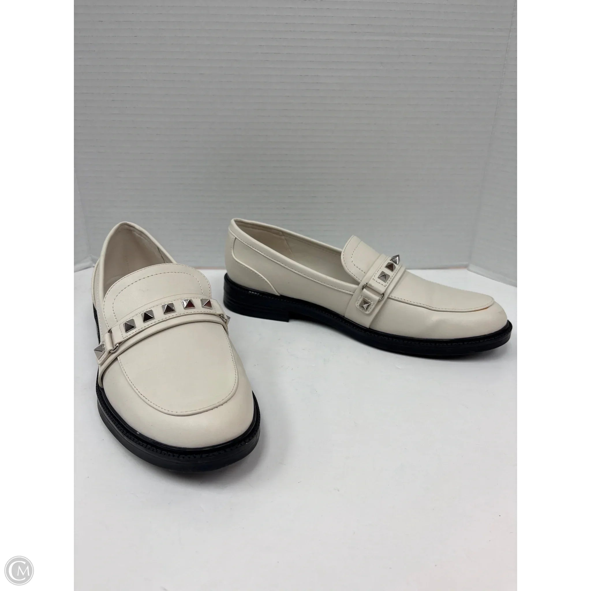 Shoes Flats By Marc Fisher In White, Size: 9