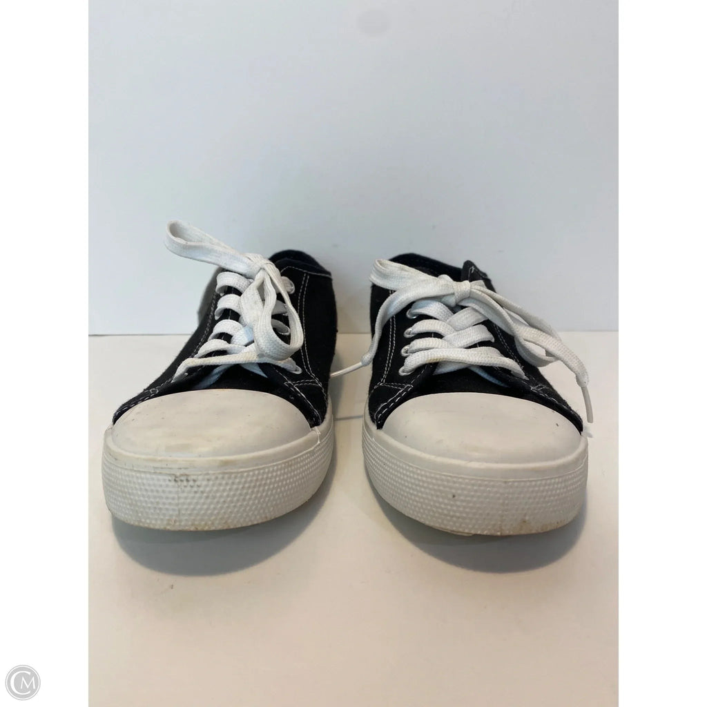 Shoes Sneakers By Clothes Mentor In Black, Size: 7