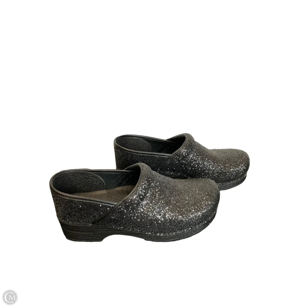 Shoes Flats By Dansko In Black, Size: 11