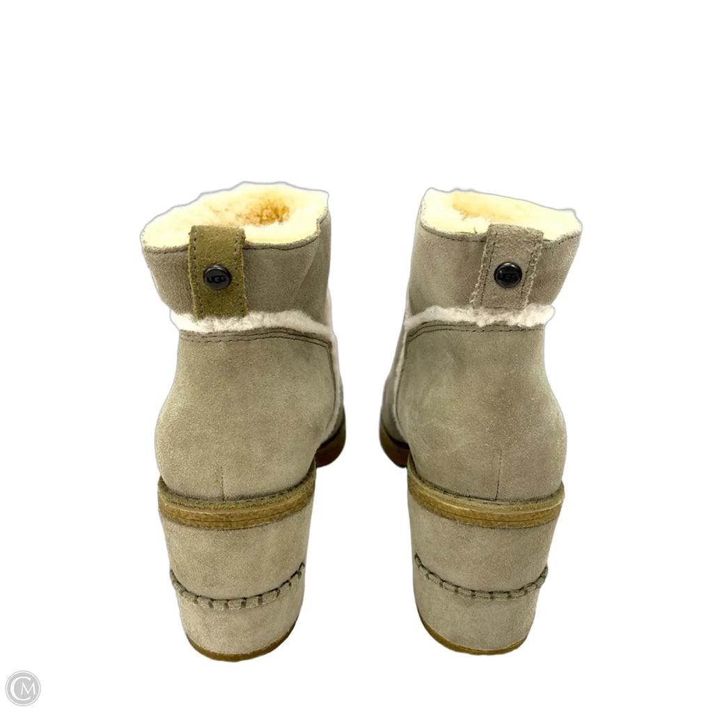 Boots Designer By Ugg In Green, Size: 11
