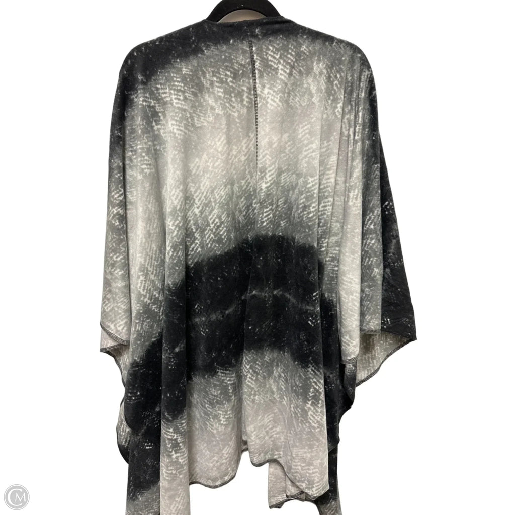 Shawl By Clothes Mentor In Grey, Size: Osfm