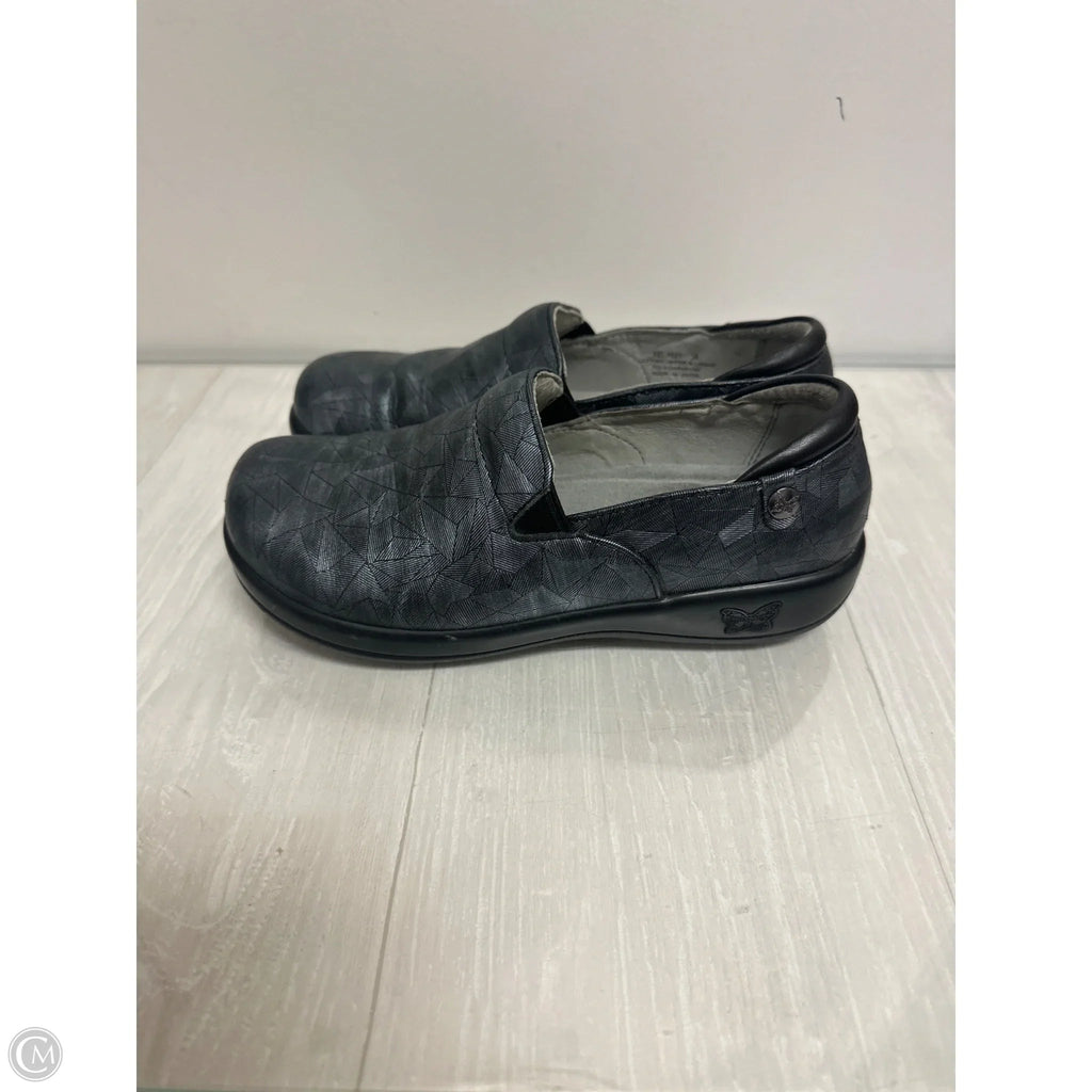 Shoes Flats By Alegria In Grey, Size: 7.5