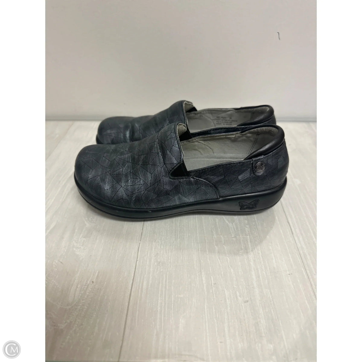 Shoes Flats By Alegria In Grey, Size: 7.5