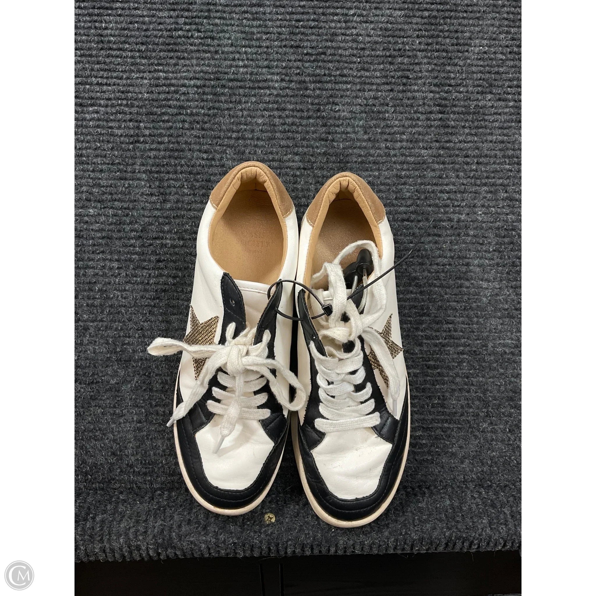 Shoes Sneakers By Oasis Society In Black & Cream, Size: 9