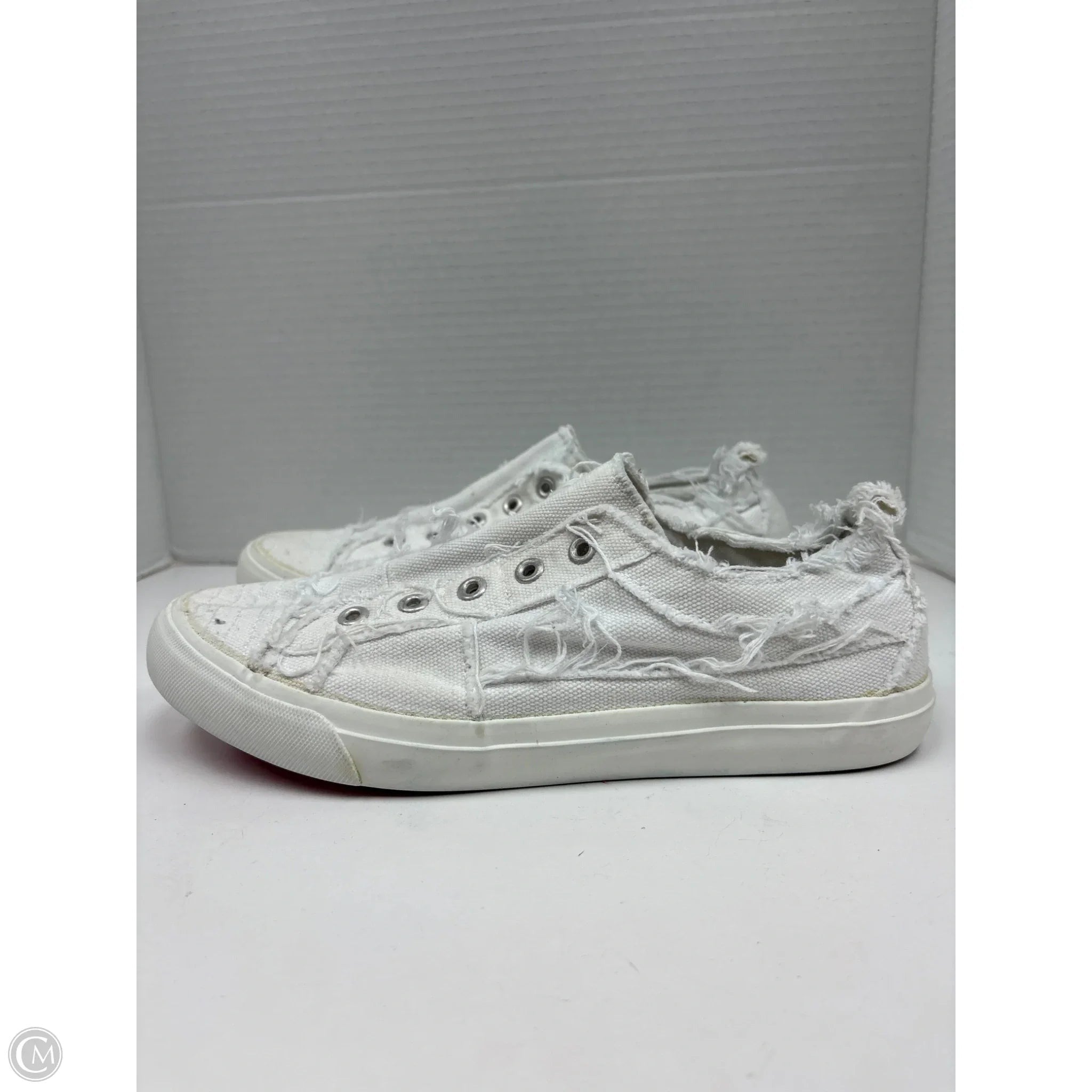 Shoes Sneakers By Corkys In White, Size: 9