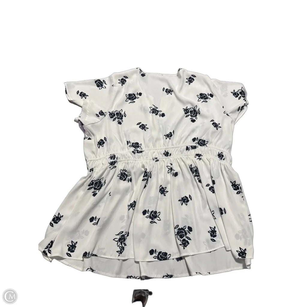 Top Short Sleeve By Torrid In White, Size: 3x