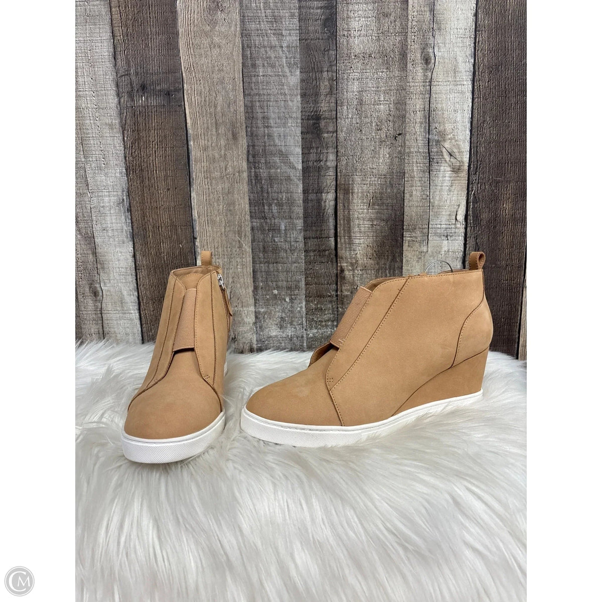Shoes Sneakers By Cariuma In Beige, Size: 9.5
