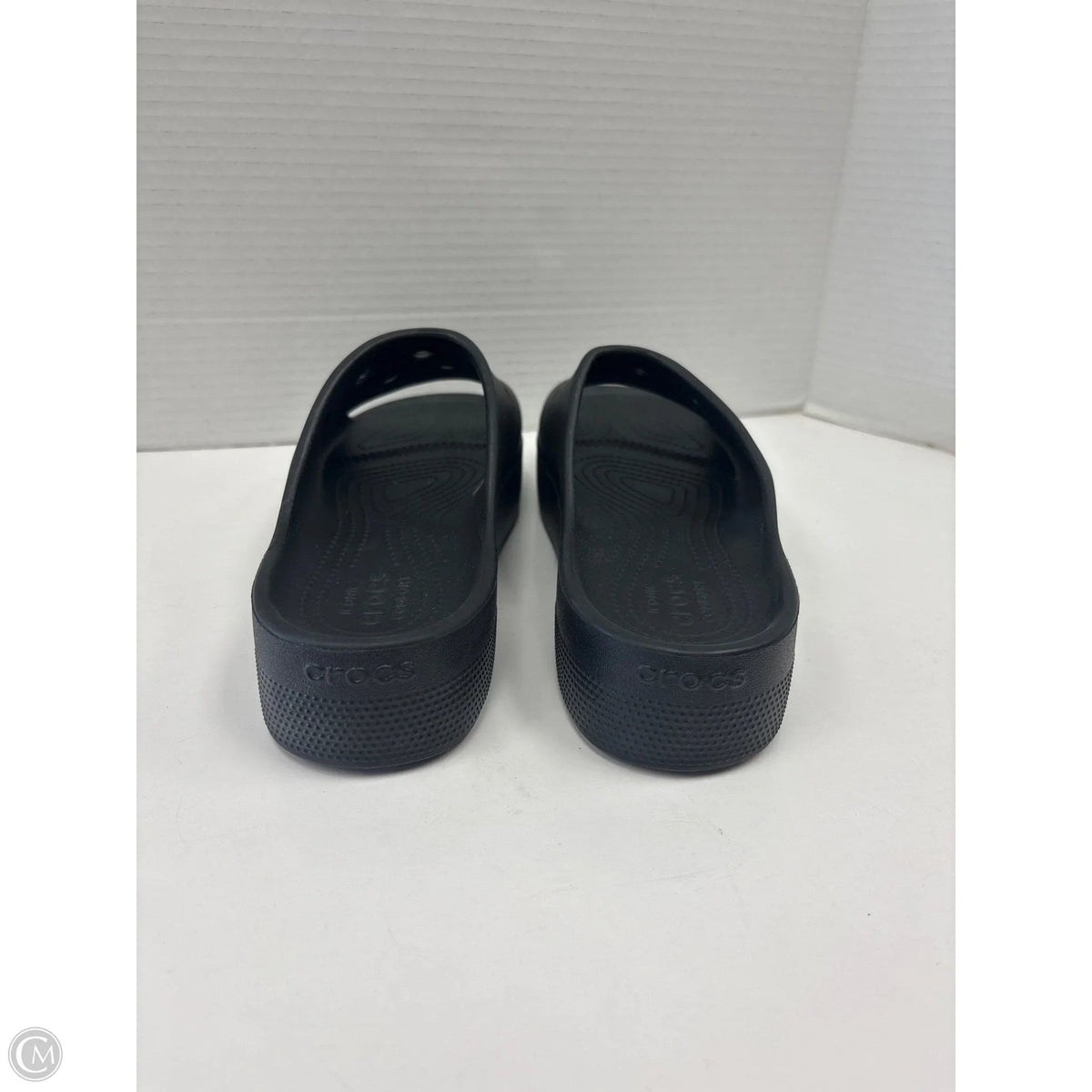 Sandals Flats By Crocs In Black, Size: 8
