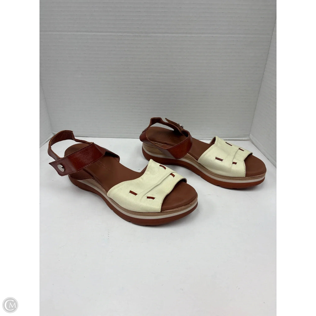 Sandals Heels Platform By Clothes Mentor In Cream, Size: 6.5