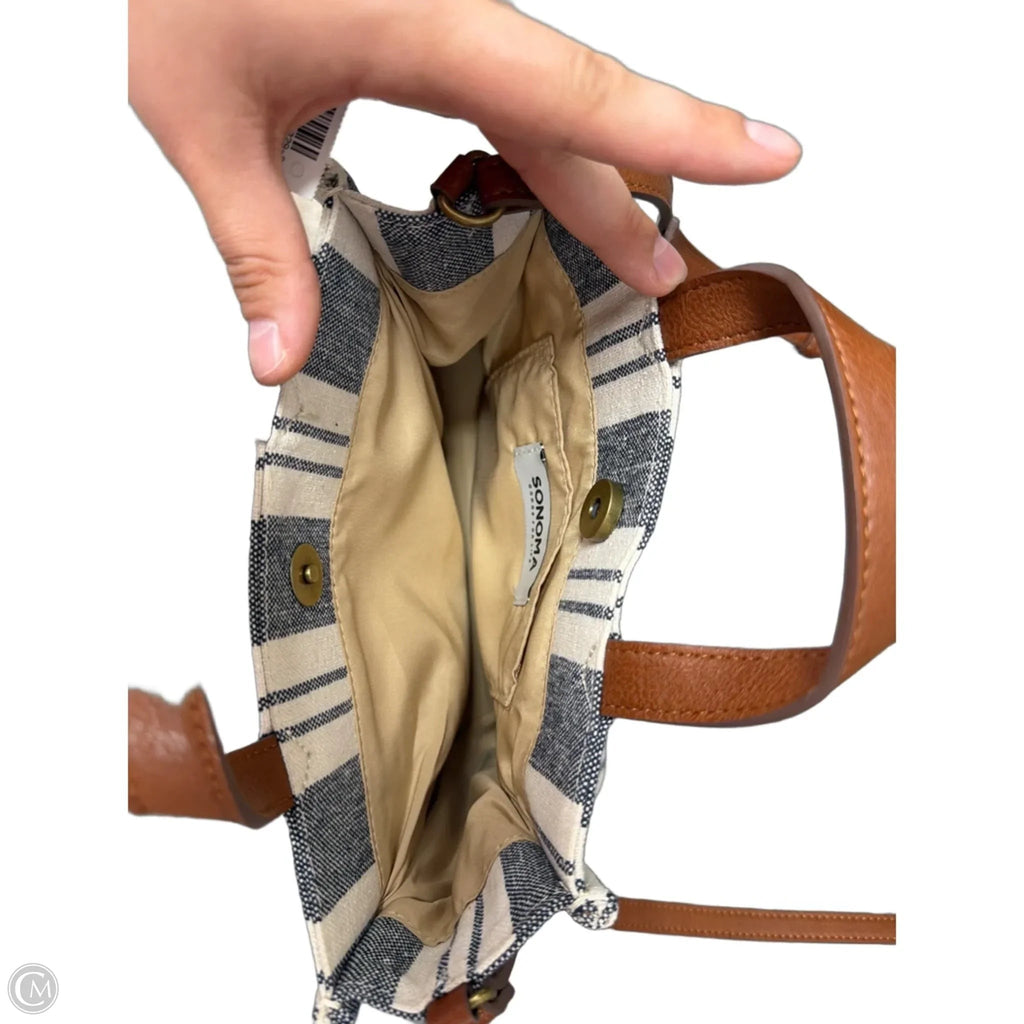Crossbody By Clothes Mentor, Size: Small
