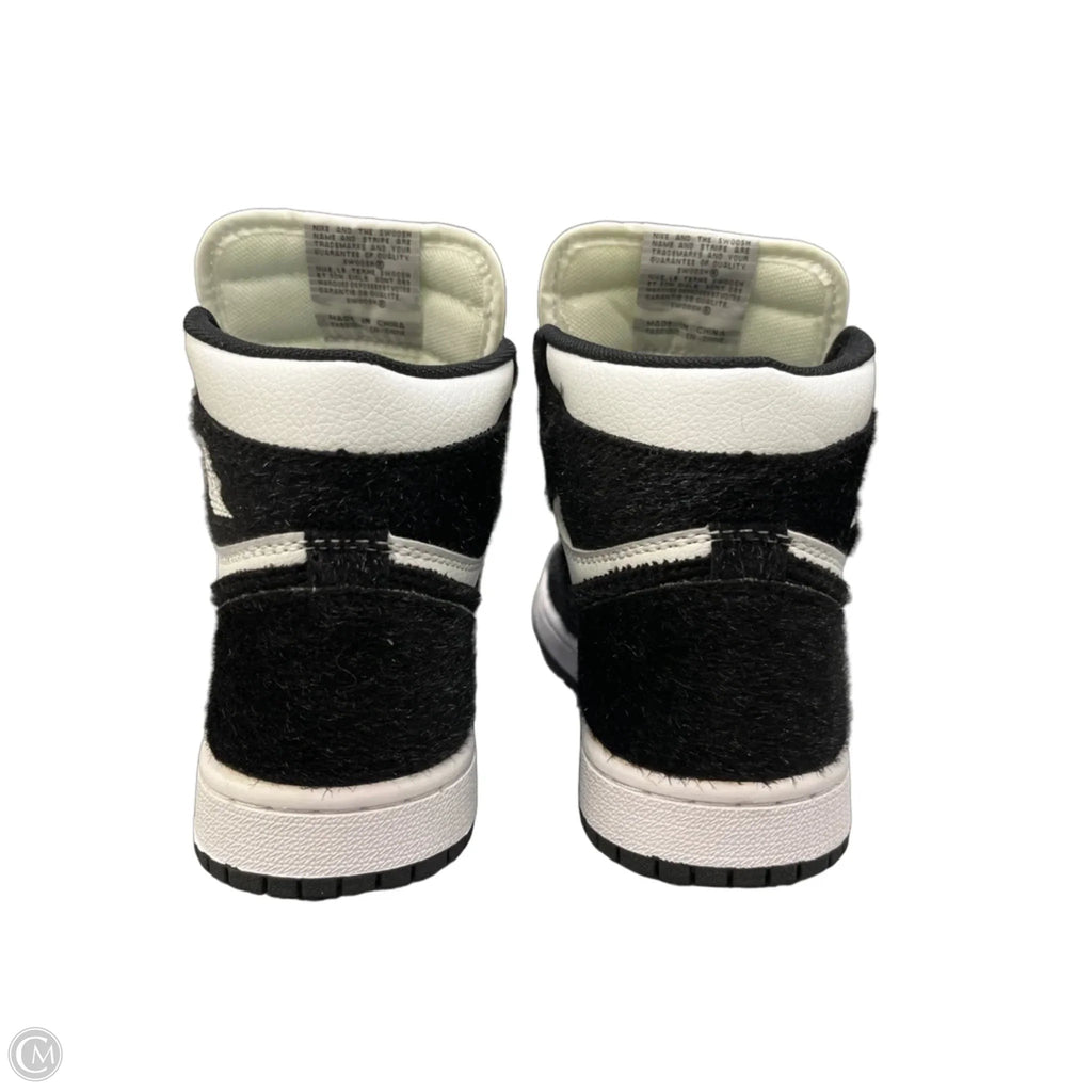 Shoes Sneakers By Nike In Black & White, Size: 5.5