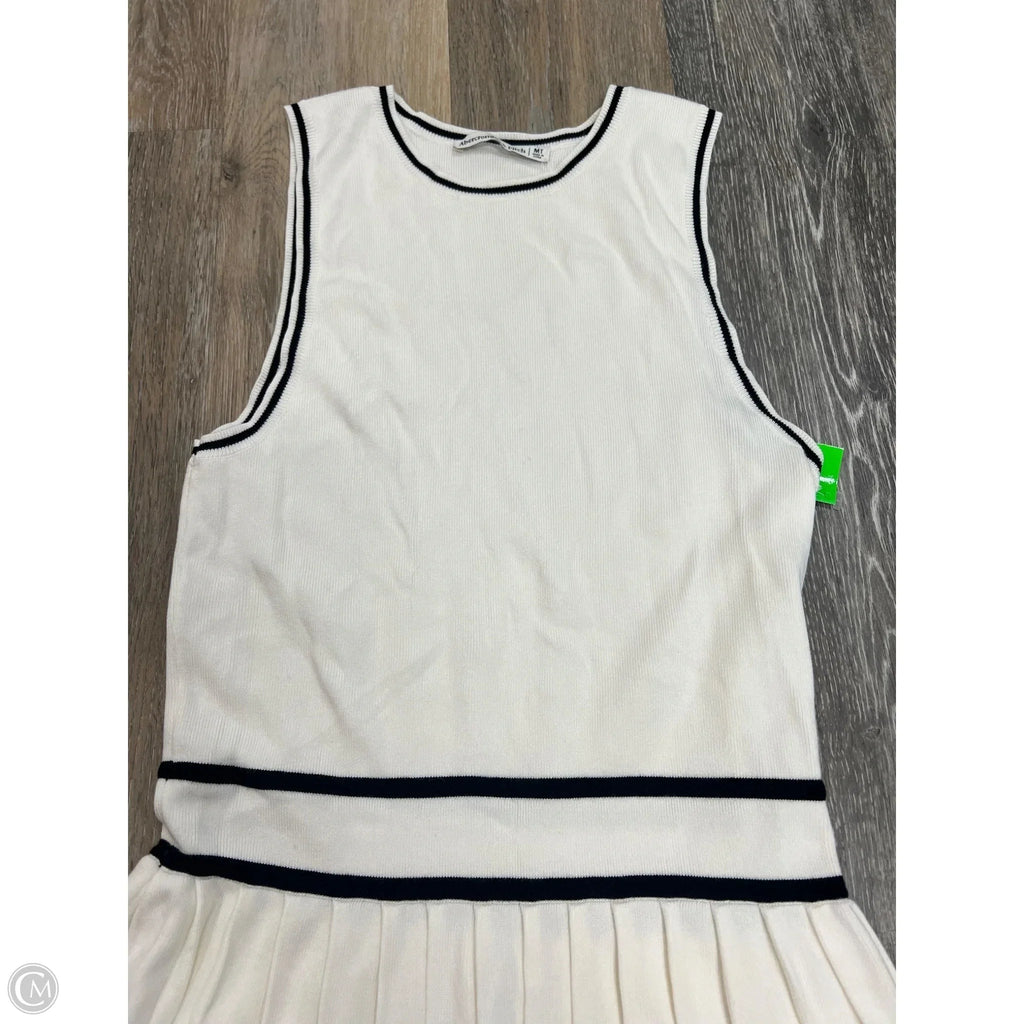 -Dress Casual Short By Abercrombie And Fitch In Cream, Size: M