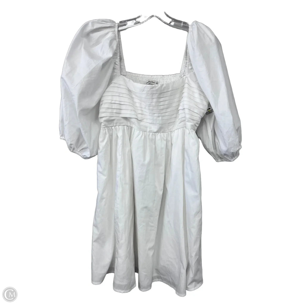 Dress Casual Short By Abercrombie And Fitch In White, Size: L