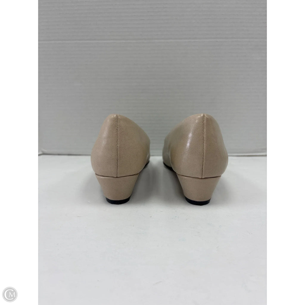Shoes Heels Block By Hush Puppies In Beige, Size: 7.5