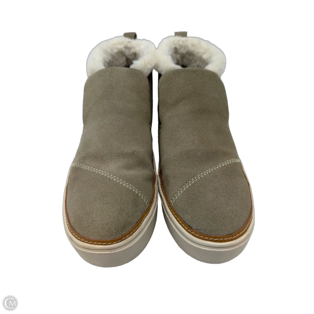 Shoes Flats By Toms In Taupe, Size: 9