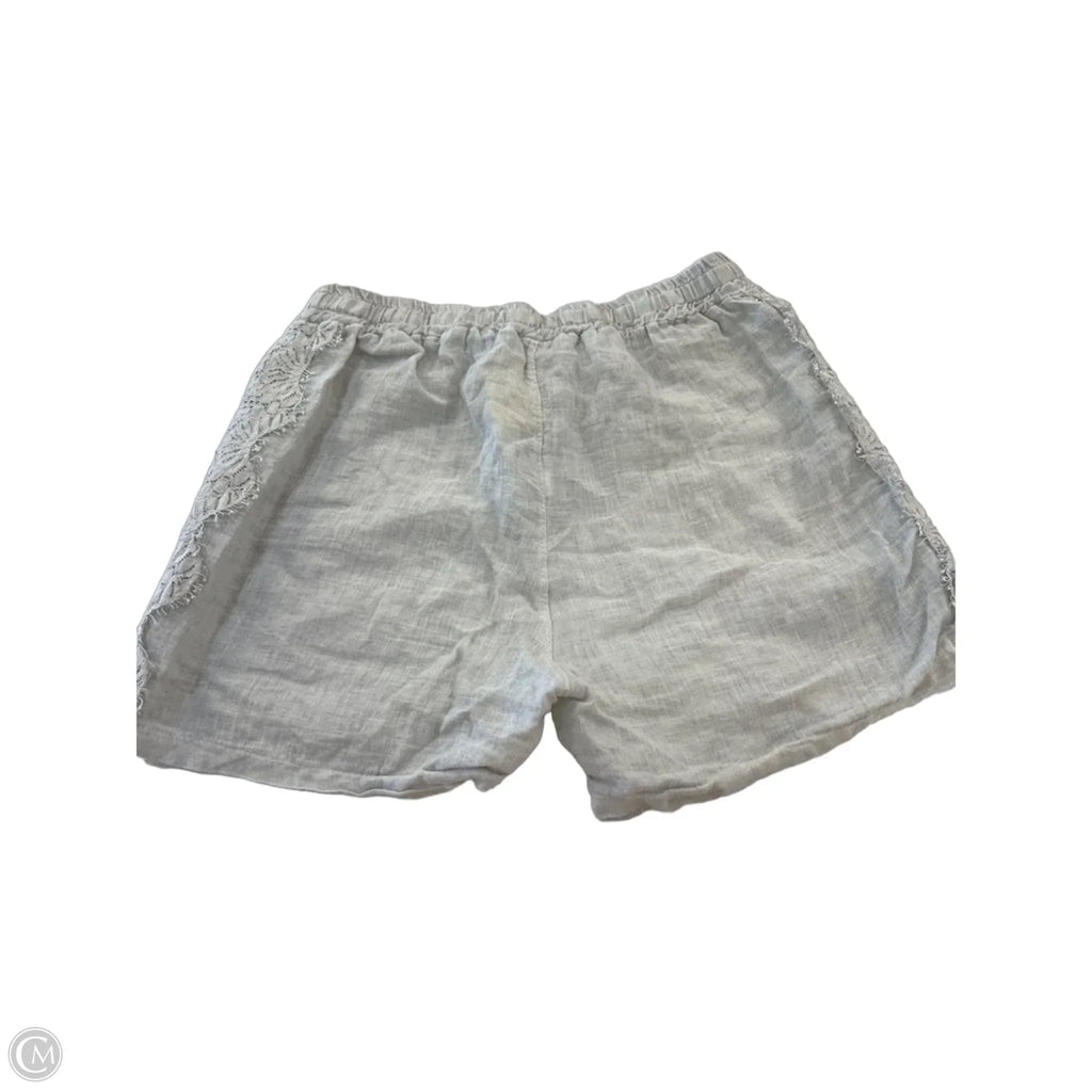 Shorts By Clothes Mentor In Beige, Size: S