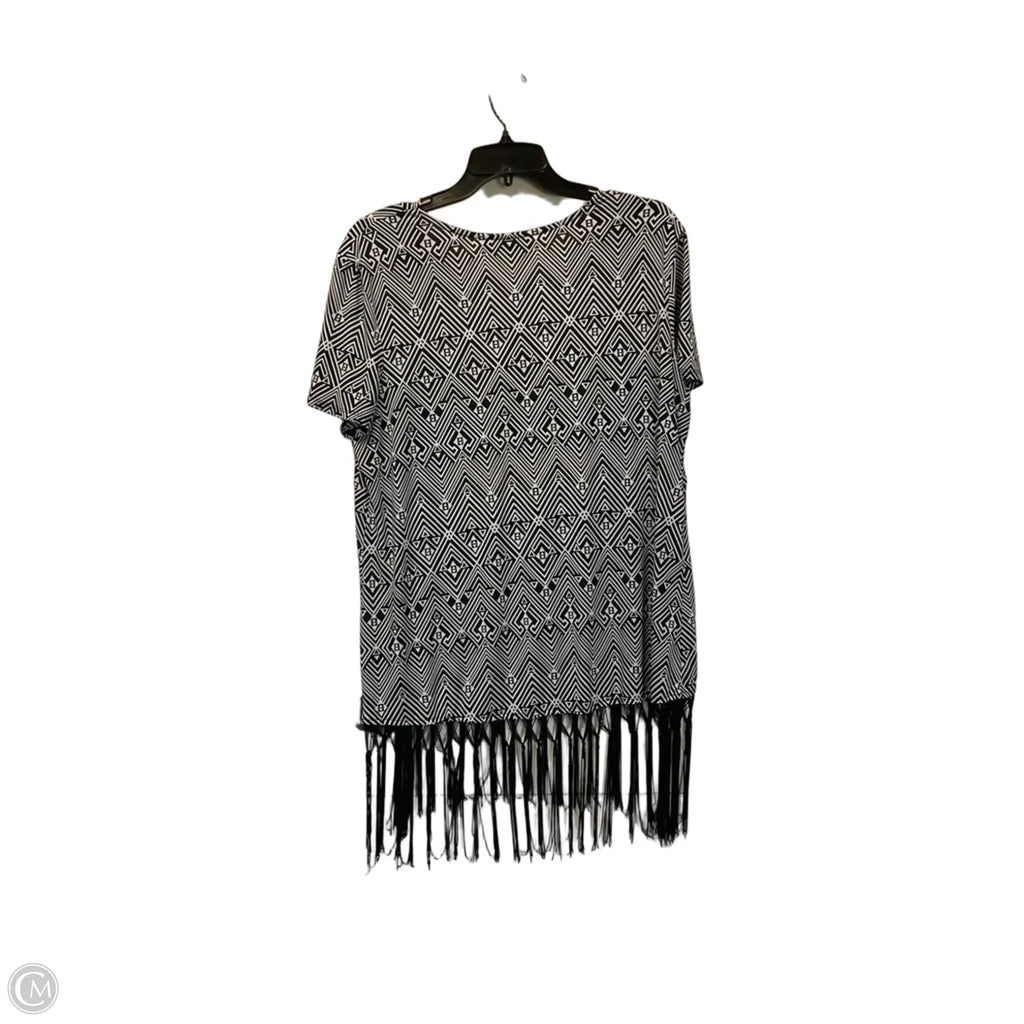 Top Short Sleeve By Cato In Black & White, Size: L
