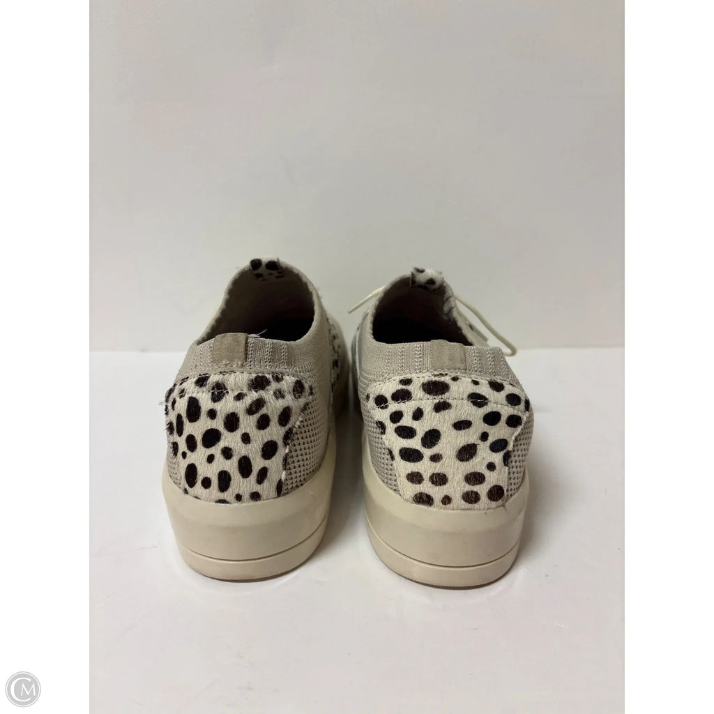 Shoes Sneakers By Clothes Mentor In Beige, Size: 9.5