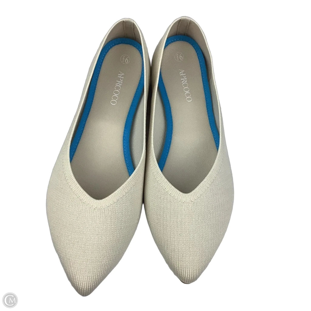 Shoes Flats By Clothes Mentor In Cream, Size: 9.5